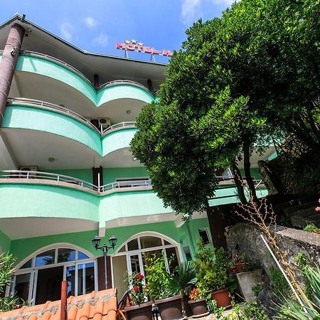 Hotel Hoti 울친 외부 사진