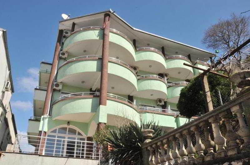 Hotel Hoti 울친 외부 사진