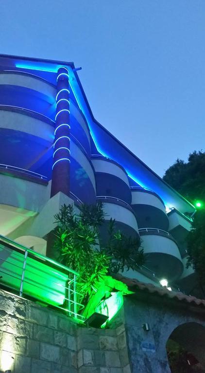 Hotel Hoti 울친 외부 사진