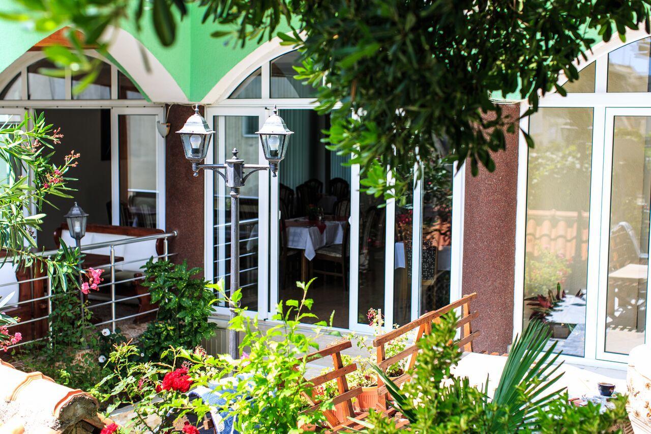 Hotel Hoti 울친 외부 사진