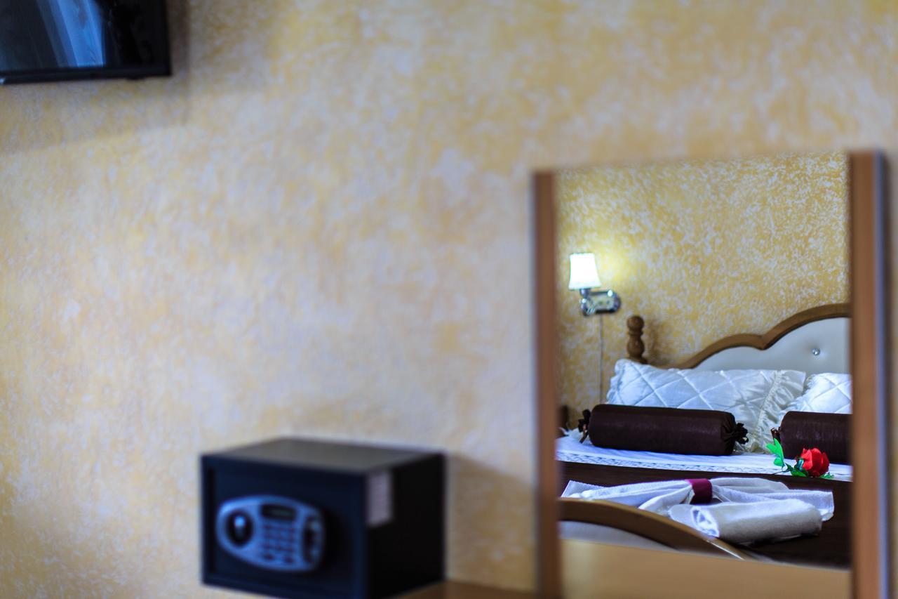 Hotel Hoti 울친 외부 사진