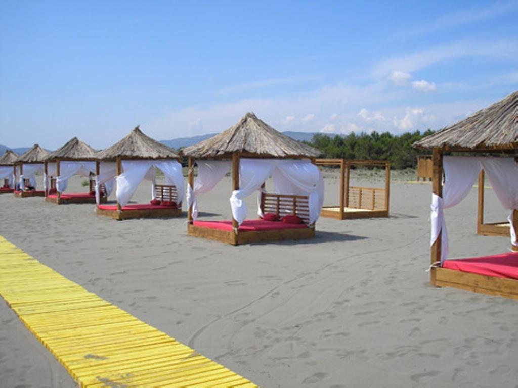 Hotel Hoti 울친 외부 사진
